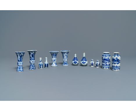 Full title: Six pairs of small Chinese blue and white vases, Kangxi------- Description: H.: 9 cm (the tallest)