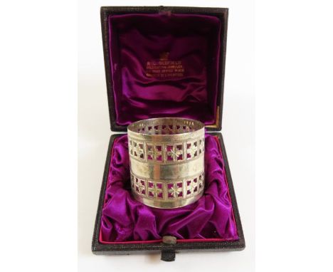 A Victorian silver napkin ring, Martin &amp; Hall, Sheffield 1888, pierced decoration, fitted case, 26 g gross