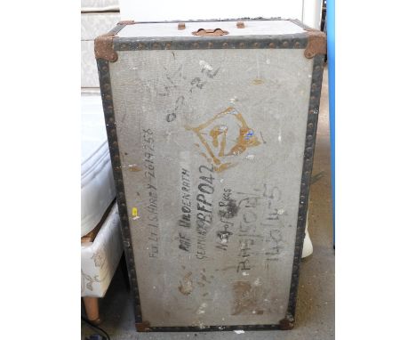 Vintage Trunk 