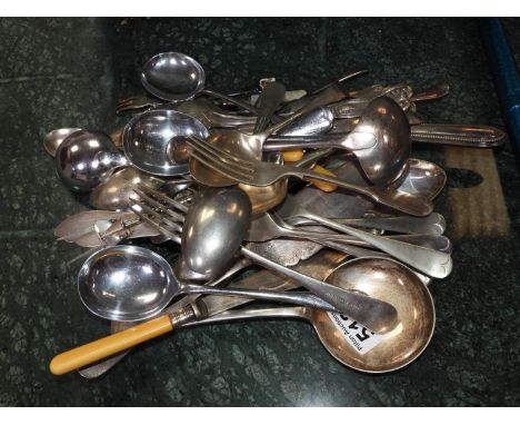 Quantity of Vintage Cutlery 