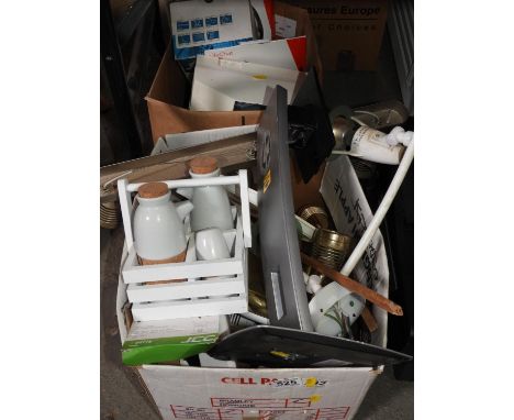 Quantity of Light Fittings and Cruet Set 