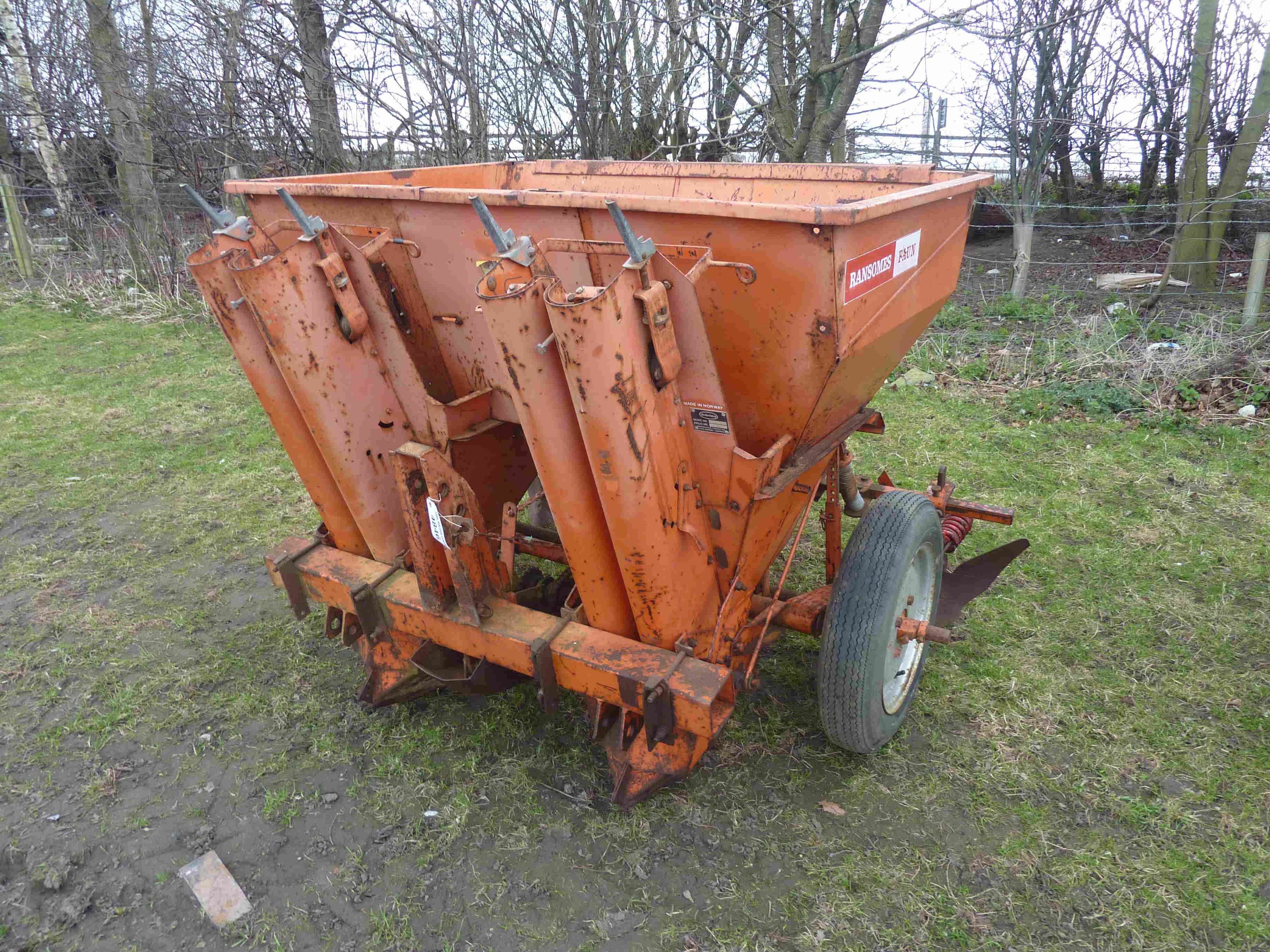 48464847 Ransome Faun 2 row potato planter