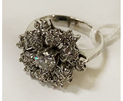 18CT WHITE GOLD DIAMOND CLUSTER RING - SIZE K