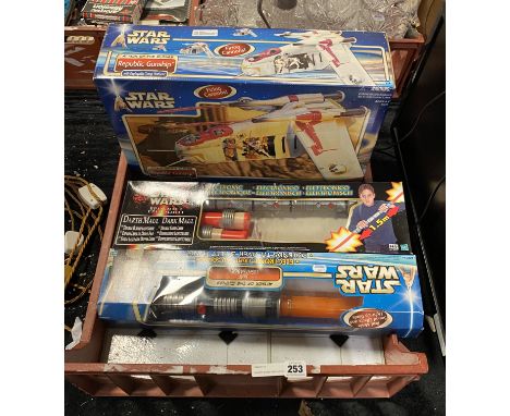 HASBRO BOXED GUN SHIP WITH A DARTH MAUL DOUBLE SIDED LIGHT SABER AND AN ATTACK OF THE CLONE JEDA LIGHT SABER