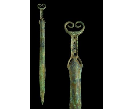 Ca. 1000-800 BC. The long blade gently broadening below the tip, with medial ridge stepped towards the base and flanked by ch