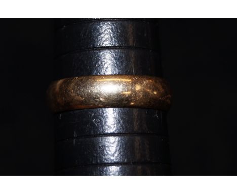 9ct gold wedding band. Size-R Total weight- 3.3g