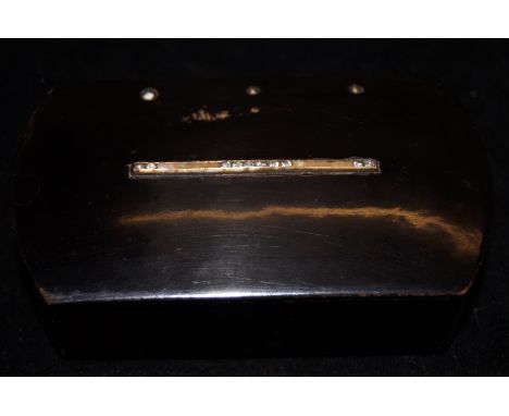 Lacquered snuff box