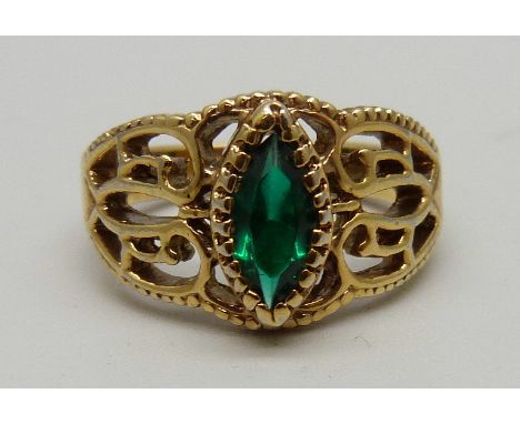 A green stone set dress ring, S 