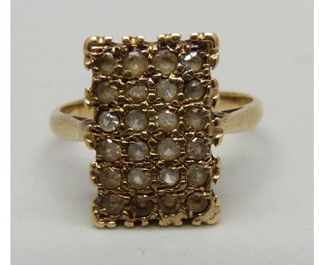 A 9ct gold and white stone ring, 3.4g, P 