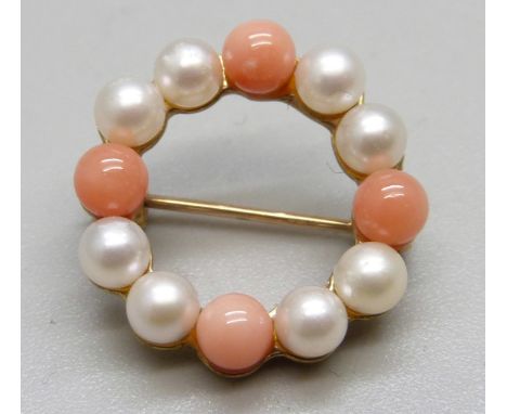 A 9ct gold, pearl and coral brooch, 3.5g 