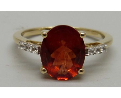 A 9ct gold, Oregon sunstone and white stone ring, 2.4g, N 