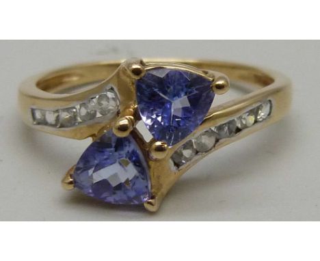 A 9ct gold, tanzanite and white stone ring, 2g, N 