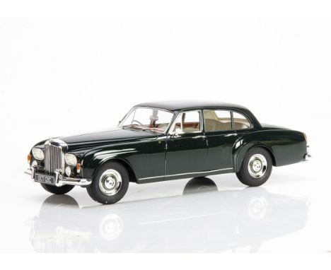 A Cult Scale Models 1:18 Bentley S3 Continental Flying Spur 1965, Nr.CML002-01, in original box, E, box E