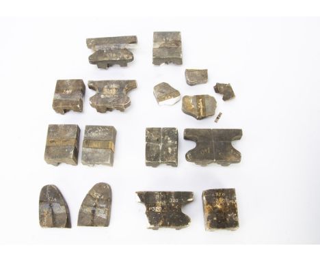 Britains original plasters for 'Gurkha', 'slope arm', 'Snowdrop', Officer sword in scabbard arm, 'marching highlander L,V,,' 