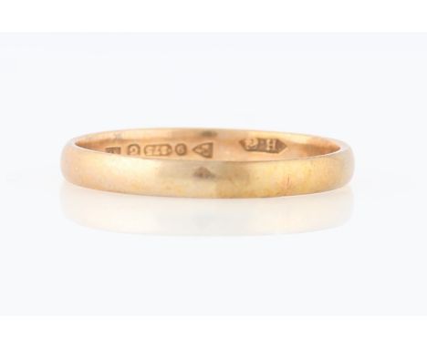 A hallmarked 9ct yellow gold wedding band, ring size M½.