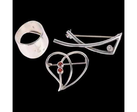 Various Continental silver jewellery, comprising 2 openwork brooches, and a ring, size M, 19.5g total (3)Ring shank very slig
