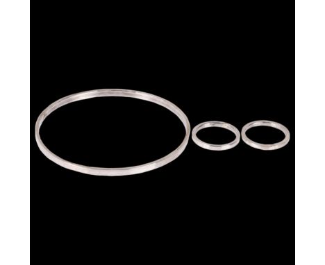 DEN-PERMANENTE - a Danish modernist unmarked silver bangle and two ring set, band width 3.6mm, internal circumference 22cm, b
