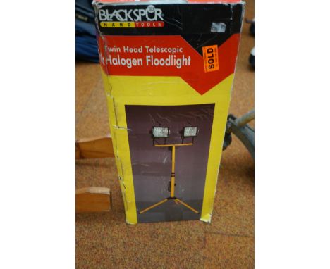 Twin head telescopic halogen flood light in box as new 