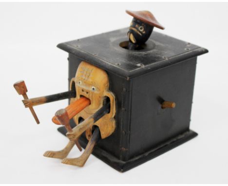 AN EARLY 20TH CENTURY JAPANESE WOODEN AUTOMATON BOX 8cm wide x 7.5cm in height 