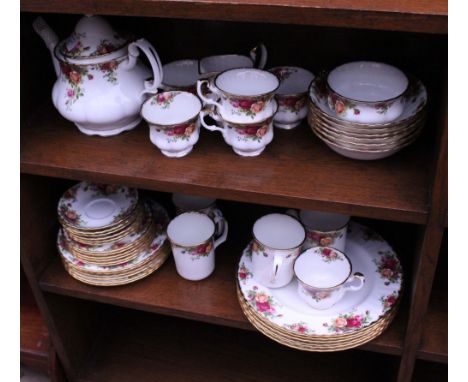 A QUANTITY OF ROYAL ALBERT Old Country Roses pattern dinner and tea service