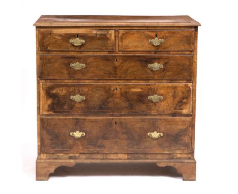A GEORGIAN GEORGE III WALNUT CHEST of two short and three long drawers with crossbanded top and standing on bracket feet 98.5
