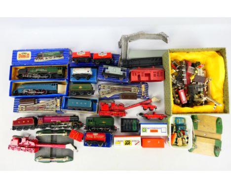 Hornby Dublo -  An assortment of boxed and unboxed OO scale items to include a Class 8P Princess Royal 4-6-2 6201 "Princess E