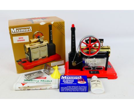 Mamod - A Boxed Mamod #1390 Live Steam engine SP2 with Dynamo. Item appear to be in excellent condition and comes in a very g