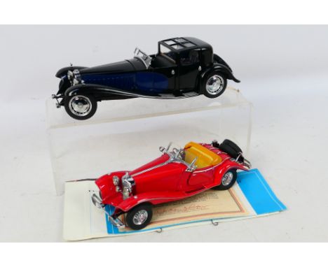 Franklin Mint - Diecast - A pair of unboxed Franklin Mint vintage style cars to include a 1930 Bugatti Royale Coupe Napoleon 