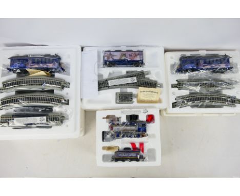 Bachmann - Hawthorn Village - Four On30 Scale model railway items to 2-6-0 The Siver Moon Express Locomotive and Tender pack 