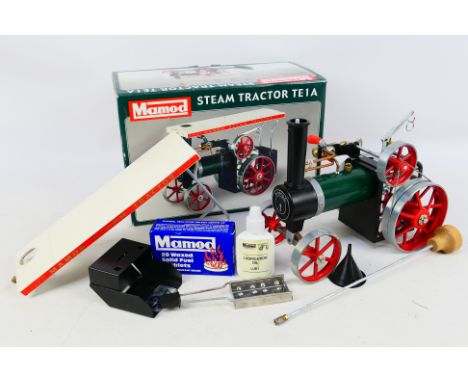 Mamod - A Boxed Mamod #1313 Steam Tractor TE1A live model steam traction engine in Excellent condition. Item comes in a very 