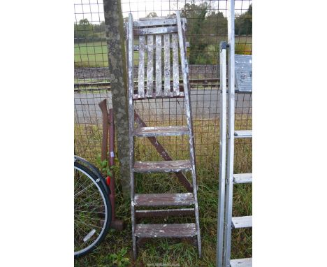 A four rung painters ladder.