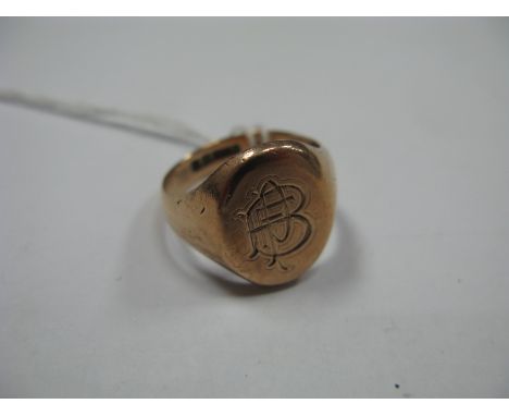 A 9ct Gold Gent's Signet Style Ring, the oval panel initialled "FPB".