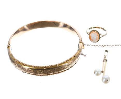 9ct engraved hinged bangle, 12.9gm; 9ct cameo ring, 1.7gm; also a cultured pearl pedant marked '333', 1.7gm (3) 