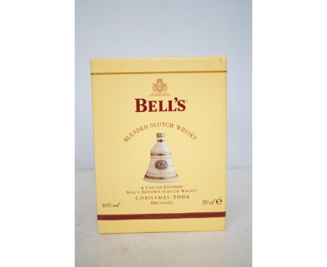 Limited edition blended bells scotch whisky Christmas 2006 70 cl