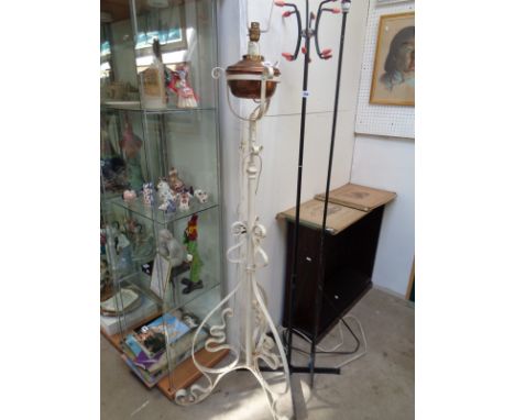 Victorian Wrought iron painted extendable oil lamp stand with copper welled oil lamp