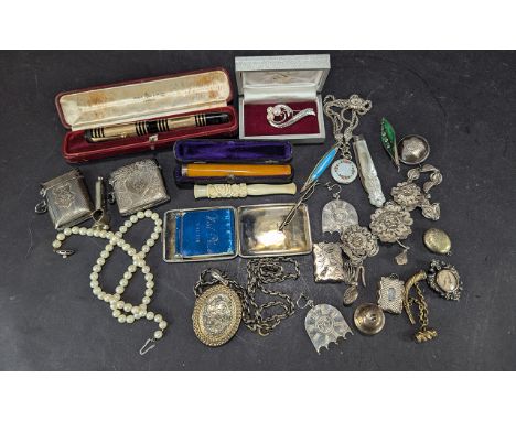 Mixed Lot of Silver & Oddments, to include two Victorian Vinaigrettes, a Victorian locket and chain, green enamelled brooch, 