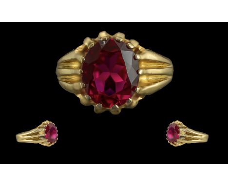 An Excellent Quality Gents / Ladies 18ct Gold Single Stone Ruby Ring, Marked 18ct to Interior ( rubbed ) Tests 750 - 18ct Gol