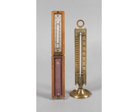 Zwei Thermometer19./20. Jh., Tischthermometer aus Messing, rückseitig annotiert I. Fischer in Pressburg, schlankes Modell mit