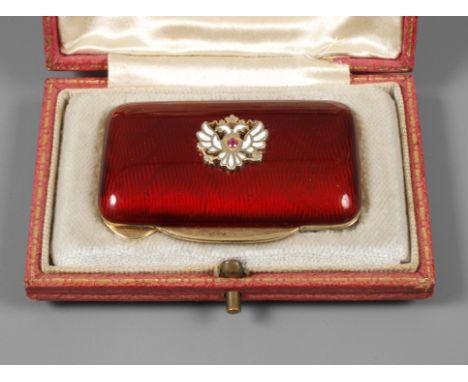 Feine Pillendosewohl Russland, 20. Jh., in der Art von Fabergé gestaltetes Modell, innen gestempelt 1, langrechteckiger Korpu