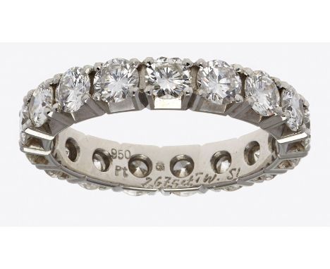 Memoire-Ring m. Brillanten.Platin, umlaufend besetzt m. 17 Brillanten v. zus. 2,675 ct (Farbe tw/ Reinheit si). Ringschiene i