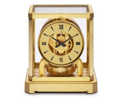"Atmos"-Uhr, Jaeger LeCoultre um 1975.Verglastes Gehäuse aus gebürstetem Metall m. abgeschrägten Ecken. Goldfarbener Ziffern-