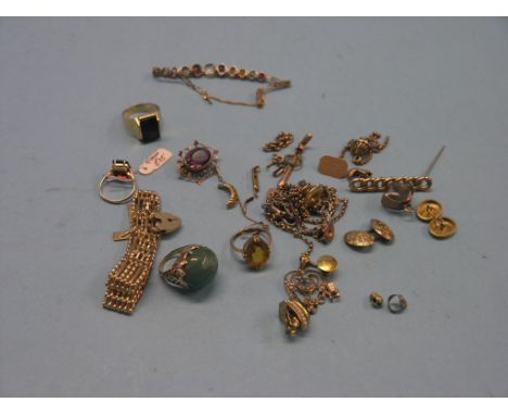 Gold jewellery, rings, gate-link bracelet, pendants and brooches, cuff-links, etc.