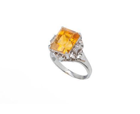 A CITRINE AND DIAMOND RING
Set in platinum, the emerald cut citrine flanked by two round brilliant cut diamonds to each shoul