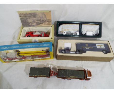 Diecast - Lot to include 5 diecast model motor vehicles to include, Corgi Guinness delivery truck limited edition 1406/4000, 