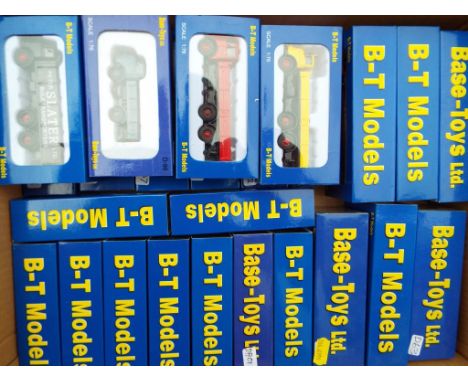 B-T Models - 25 diecast 1:76 scale models, mostly buses and lorries, mint boxed - Est £80 - £120