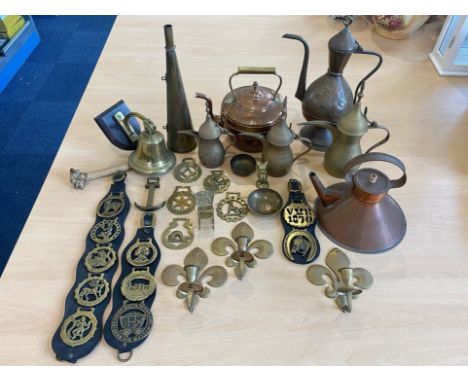 Collection of Brass &amp; Copper Items, to include kettle, horn, bell, horse brasses, various pots, etc.