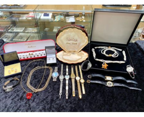 Small Collection of Costume Jewellery, comprising boxed set of Rosita pearls, boxed set of Mallorca black pearls comprising n