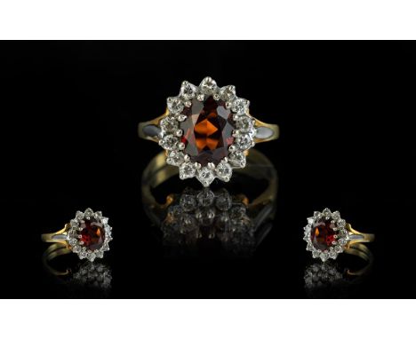 Ladies 18ct Gold Attractive Diamond &amp; Fire Garnet Cluster Ring, flowerhead setting.  Diamonds and Garnets of excellent co