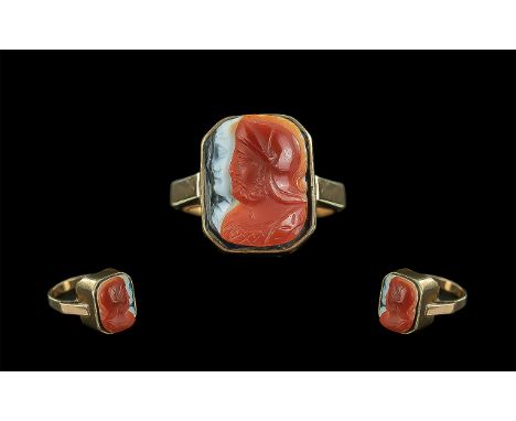 Antique Period 9ct Gold Interesting Raised Carved Agate Cameo Double Portrait Bust Ring, Depicts the Heads of 2 Roman Soldier