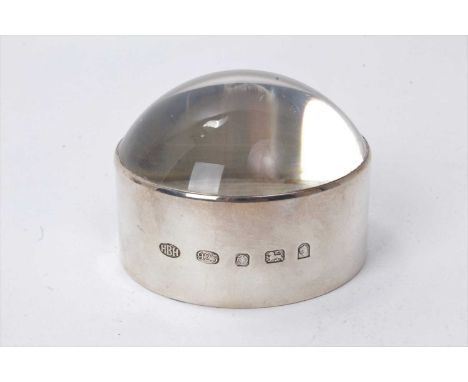 Contemporary silver mounted desk magnifier of circular form (Queen Elizabeth II Golden Jubilee - Sheffield 2002) Harrison Bro